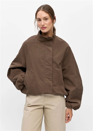 Berta funnel neck jakke Seal Brown Object 